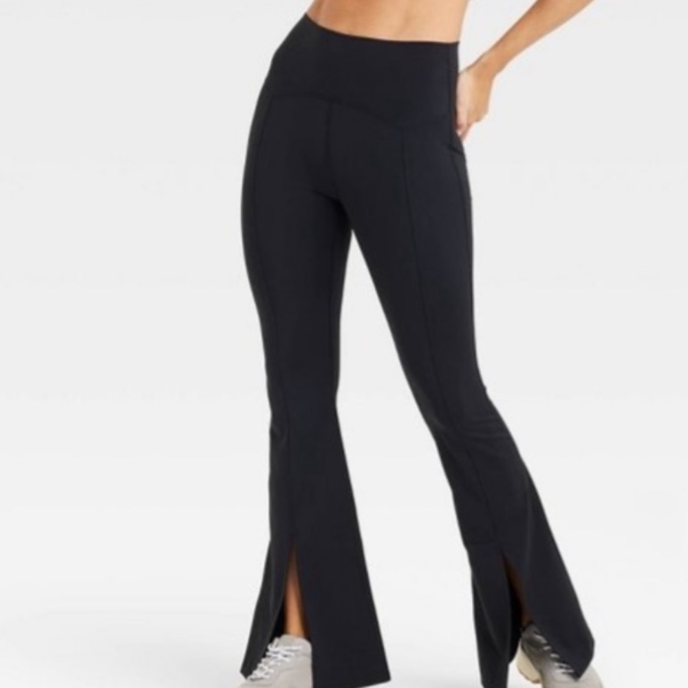 Women’s  Flare Leggings.     size. S.      Color black
